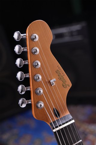 Guitarra Eléctrica Patina PS3-OW Olimp White Nitro