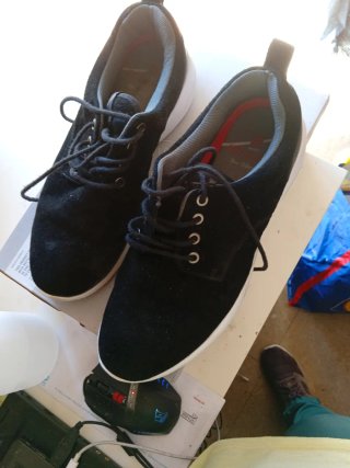 Zapatillas Adidas Negras y Blancas
