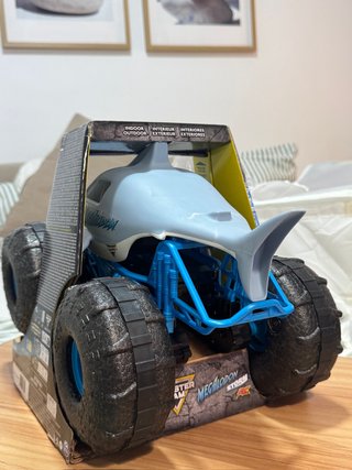 Coche RC Monster Jam Megalodon Storm