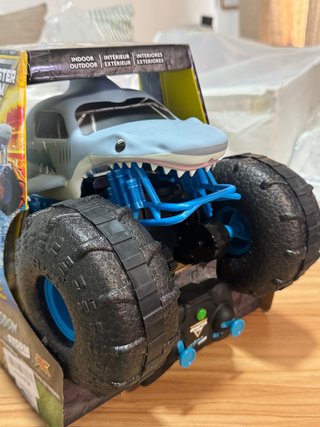 Coche RC Monster Jam Megalodon Storm