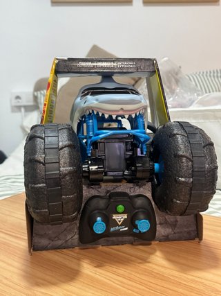 Coche RC Monster Jam Megalodon Storm