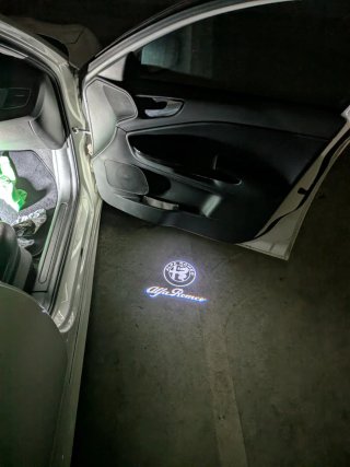 Luces led de puerta con logo Alfa Romeo