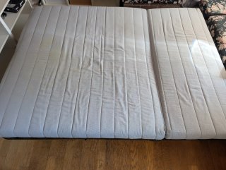 Divano letto grigio con fodera di IKEA