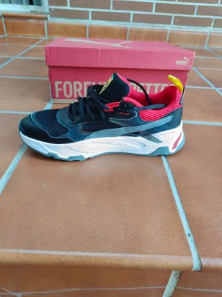 Zapatillas Puma Ferrari Negras y Rojas edición lim