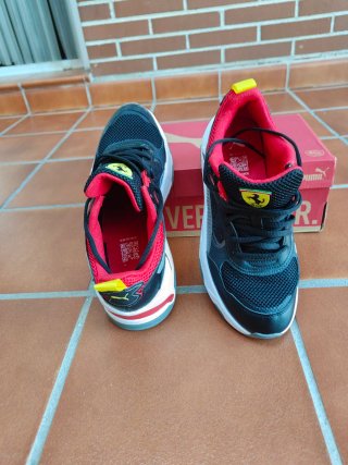 Zapatillas Puma Ferrari Negras y Rojas edición lim