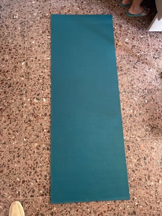 Esterilla de yoga azul con diseño