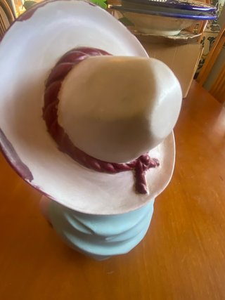 Figura de porcelana niña sombrero