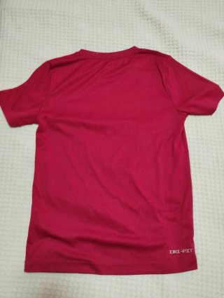 Camiseta Jordan Flight Roja para niños.