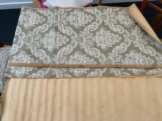 Rollo papel pared vintage relieve beige y gris