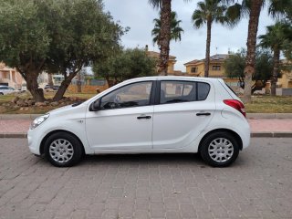 HYUNDAI I20 CADENA 1.2 GASOLINA 2011
