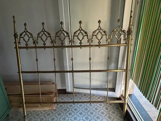 Cabecero de latón antiguo