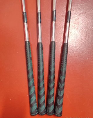 4x Palos de Golf Wilson SNERD