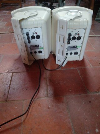 Altavoces Activos Monacor Blancos