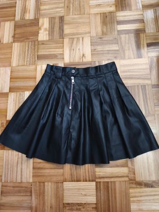 Falda cuero sintético negra