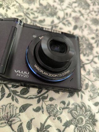 Samsung VLUU NV20 Cámara Digital Negra/Gris