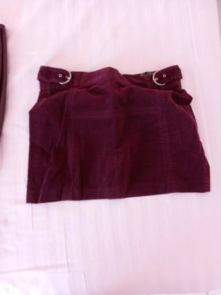 Falda efecto piel cremallera frontal