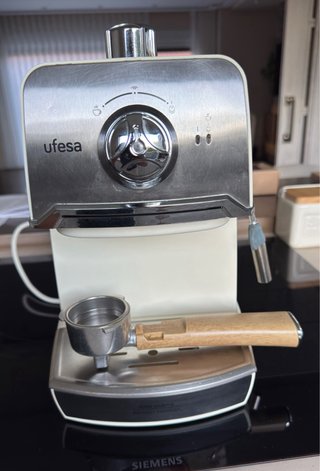Cafetera Espresso Ufesa CE7238 Cream