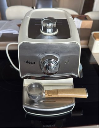 Cafetera Espresso Ufesa CE7238 Cream