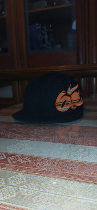 Gorra Nike Negra con Logo Naranja