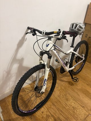 Bicicleta de montaña Giant Tempt blanca