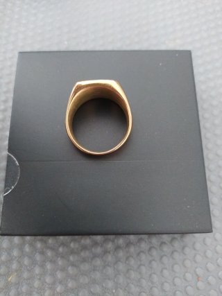 Anillo de Acero Dorado con Cruz