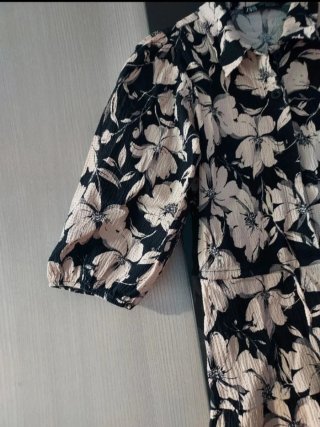 Vestido Zara floral Talla XS