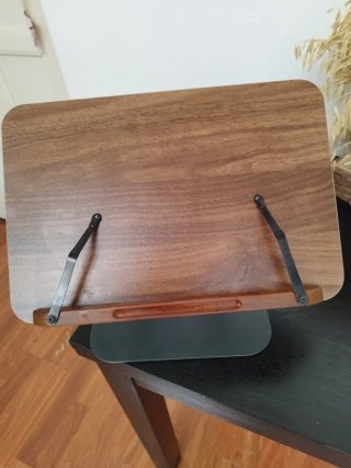 Atril para libros . Plegable y giratorio .
