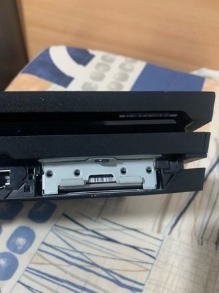 PS4 Pro + 2 Juegos + Mando blanco.
