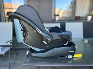 Maxi-Cosi CabrioFix + Base Isofix FamilyFix