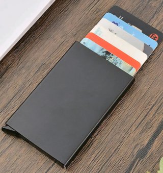 Portafoglio in pelle marrone con porta carte