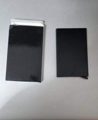 Portafoglio in pelle marrone con porta carte