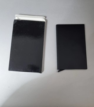 Portafoglio in pelle marrone con porta carte