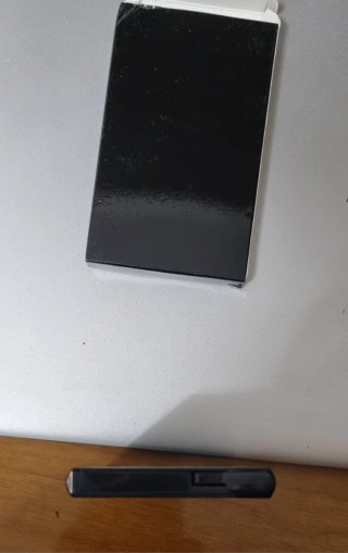 Portafoglio in pelle marrone con porta carte