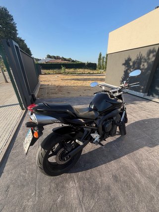 Yamaha FZ6 Naked Negra