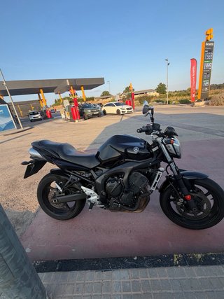 Yamaha FZ6 Naked Negra