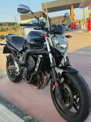 Yamaha FZ6 Naked Negra