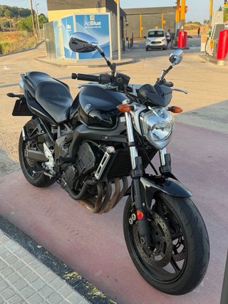 Yamaha FZ6 Naked Negra