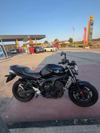 Yamaha FZ6 Naked Negra
