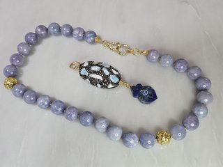 Collana: calcite blu, lapislazzuli, larimar, lava