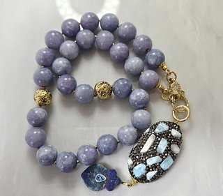 Collana: calcite blu, lapislazzuli, larimar, lava