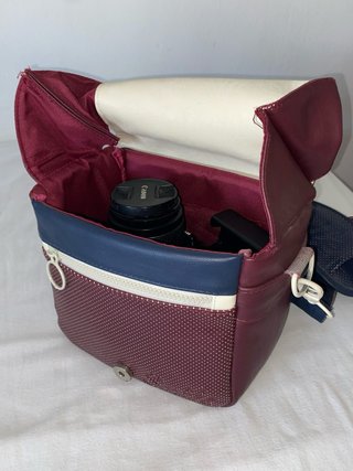 Canon 1100D + funda de regalo