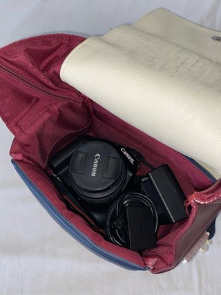 Canon 1100D + funda de regalo