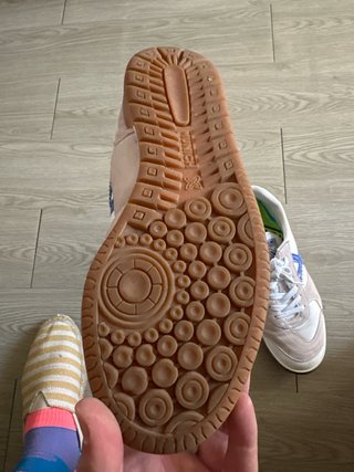 Zapatillas Munich Beige y Blancas