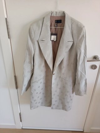 Vestido y levita beige para ocasión