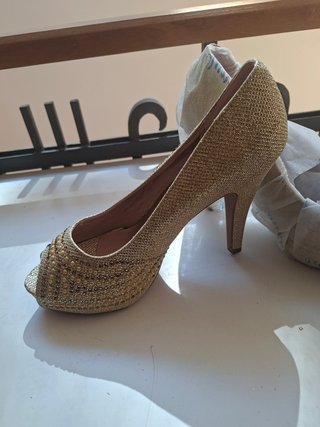 Zapatos de tacón Lunhui dorados