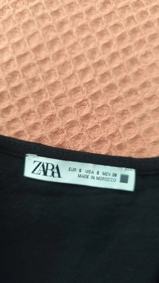Camiseta Zara manga murciélago negra
