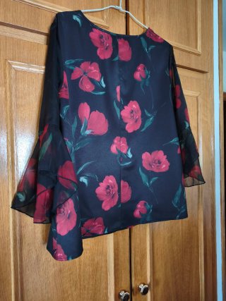 Blusa Bonita Flores Rojas Mangas Acampanadas