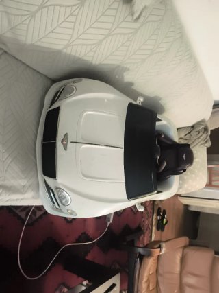 Coche eléctrico infantil blanco