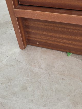 Cajonera de madera marrón