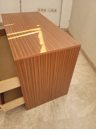 Cajonera de madera marrón
